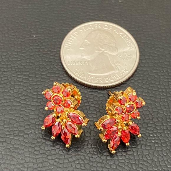 Unsigned Marquise CZ Gold-tone Flower Stud Earrings 4.8g - Picture 9 of 15